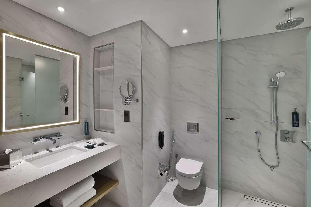 Hilton Garden Inn Dubai Business Bay Номер фото