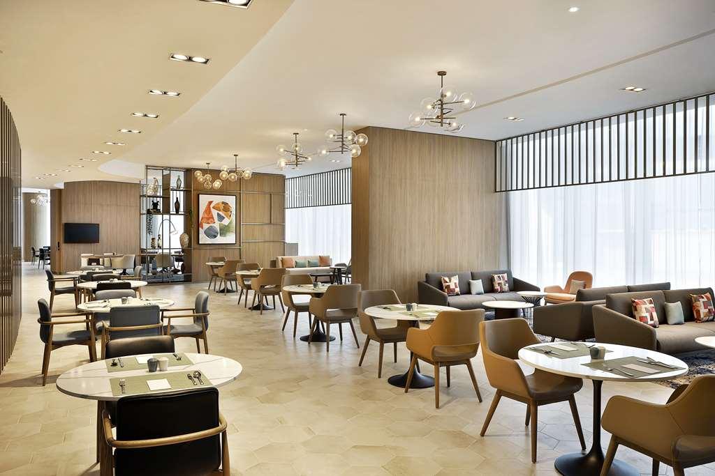 Hilton Garden Inn Dubai Business Bay Ресторан фото