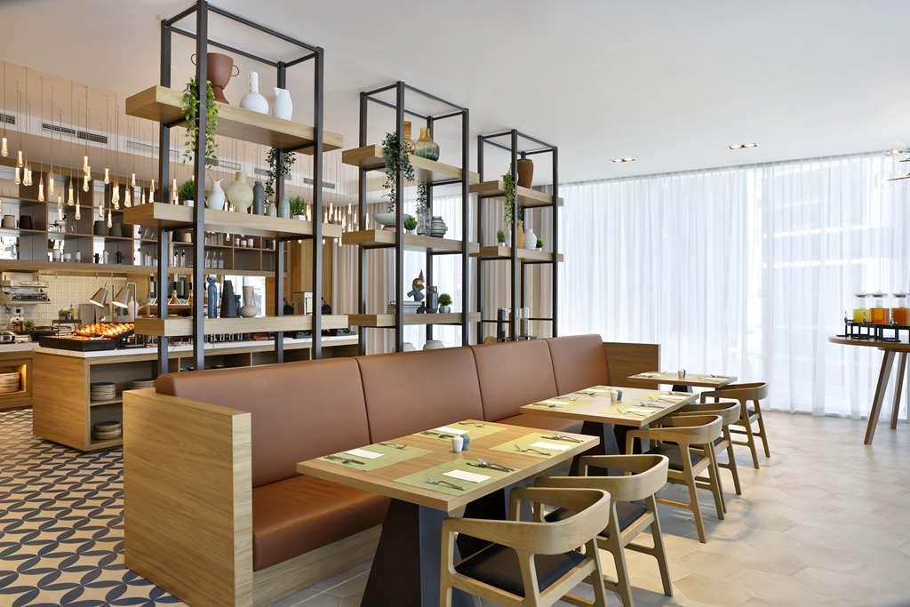 Hilton Garden Inn Dubai Business Bay Ресторан фото
